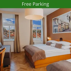 Otel Merkur, Prag