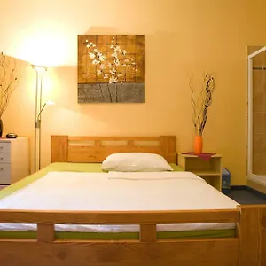 Hotel Club, Praga