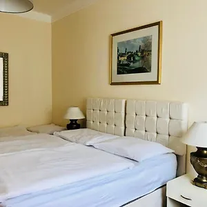 Hotel Mira